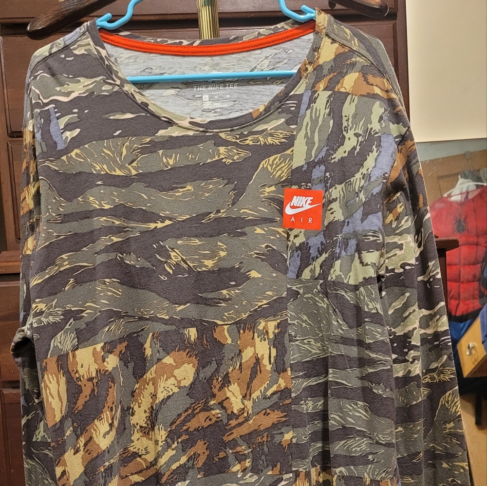Nike Sportswear Tiger Camo Men's Size XL
